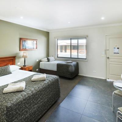 Saltbush Motor Inn Disabled Suite 2a