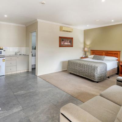 Saltbush Motor Inn Queen Suite 1aa