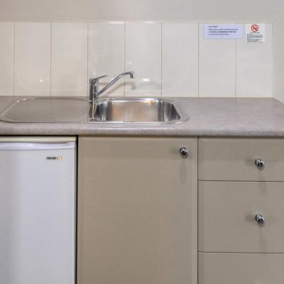 Saltbush Motor Inn Twin Room 3a