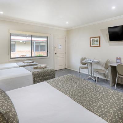 Saltbush Motor Inn Twin Suite 2a